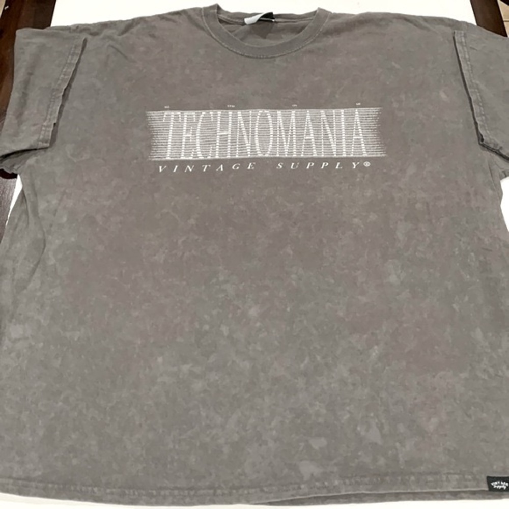 🔹Vintage Supply T-Shirt W / Technomania Graphics..
